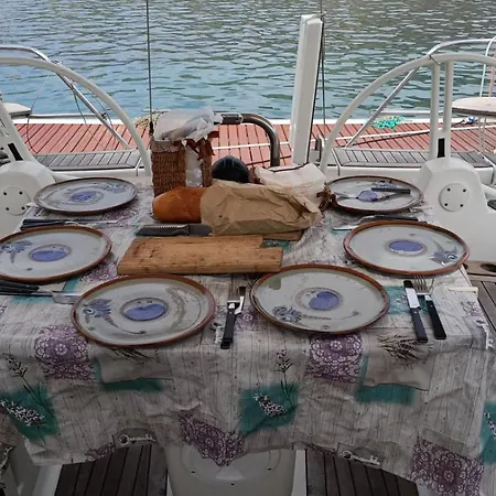 Punta Baja 보트호텔