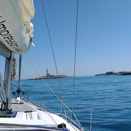 Botel Punta Baja
